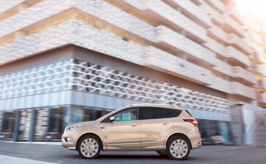  Ford Vignale Kuga 2016 года  (фото 13 из 38)